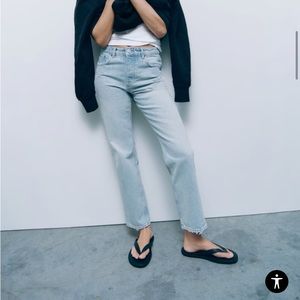 MID-RISE STRAIGHT LEG CROPPED JEANS